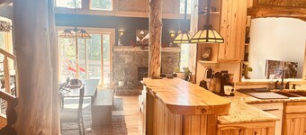 Charming 2-bedroom farmhouse in Breckenridge with expansive ten-mile range views