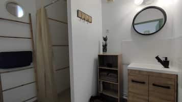 Towels, soap, toilet paper
