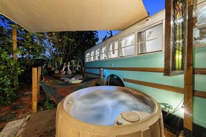 Bain à remous extérieur