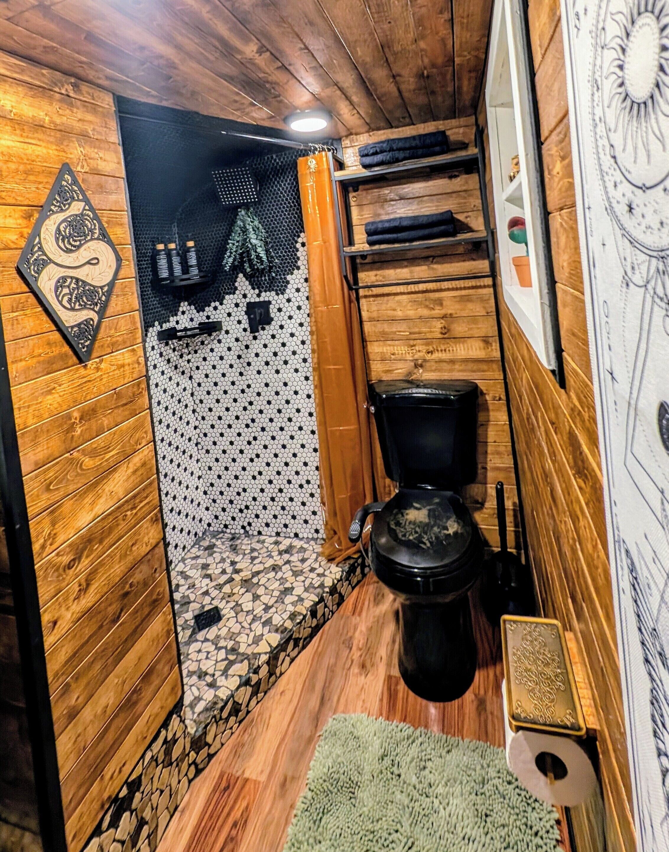 Ducha, bidé, toallas y jabón