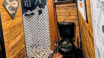 Ducha, bidé, toallas y jabón