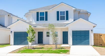 Gorgeous, Brand New 3-Bedrooms Home Near SeaWorld & Lackland Air Force Base.