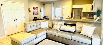 Gorgeous, Brand New 3-Bedrooms Home Near SeaWorld & Lackland Air Force Base.