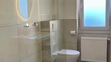 Dusche, Haartrockner, Handtücher, Seife