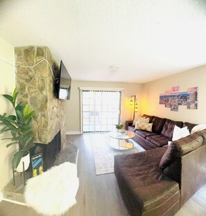 Smart TV, fireplace