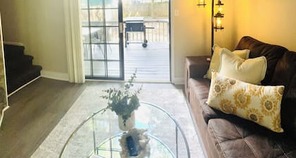Charming 2-bedroom house with AC, WiFi, BBQ, 1.5miles to Battery in Smyrna