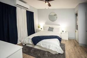 1 bedroom, WiFi, bed sheets - Quiet Apartment, Just 4 Minutes from Downtown (Houston)