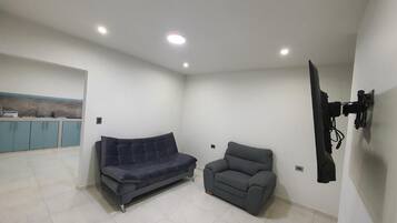 Apartment, 3 Bedrooms, Smoking | Living room