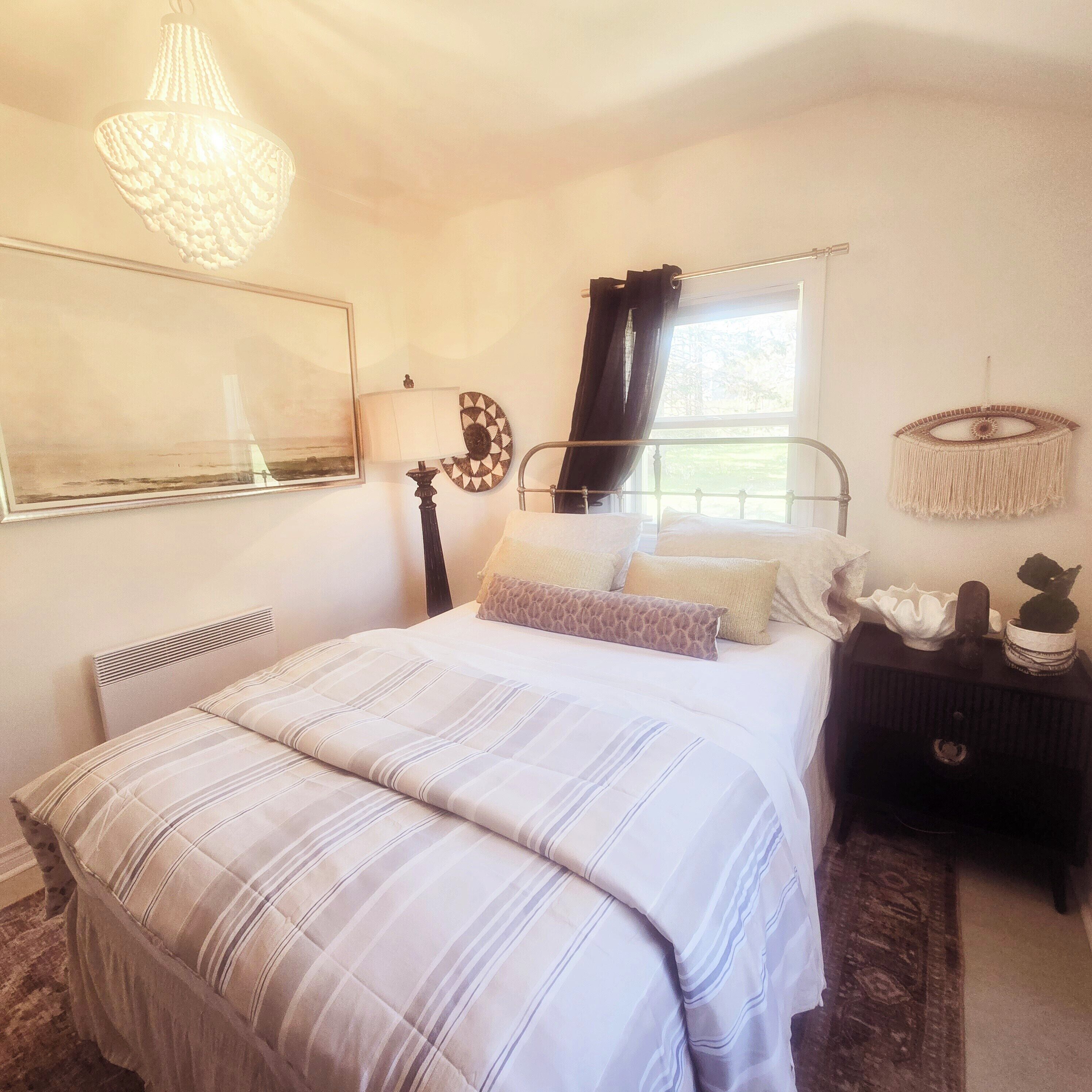 2 bedrooms, in-room safe, desk, iron/ironing board