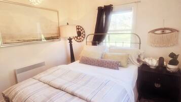 2 bedrooms, in-room safe, desk, iron/ironing board