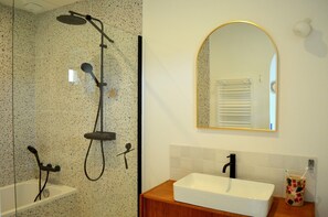 Shower, hair dryer, towels, soap - Villa SEA & swimming pool CALM (Plonéour-Lanvern)