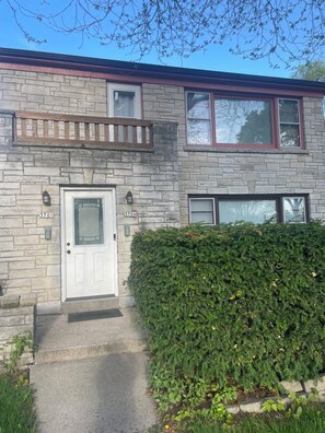 Exterior detail - Cozy 2-bedroom apartment with WiFi, AC in enjoyable Milwaukee (Milwaukee)