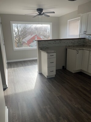 Interior - Cozy 2-bedroom apartment with WiFi, AC in enjoyable Milwaukee (Milwaukee)