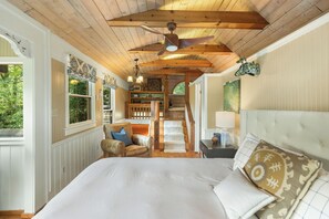 3 slaapkamers, een strijkplank/strijkijzer, wifi, beddengoed