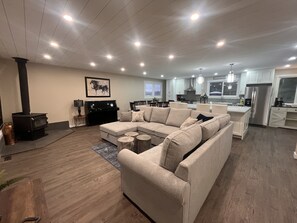 Smart TV, fireplace - Enjoy a  10% off  F&F discount gift at Sierra Stables Country Hideaway in 2026 (Langley Township)