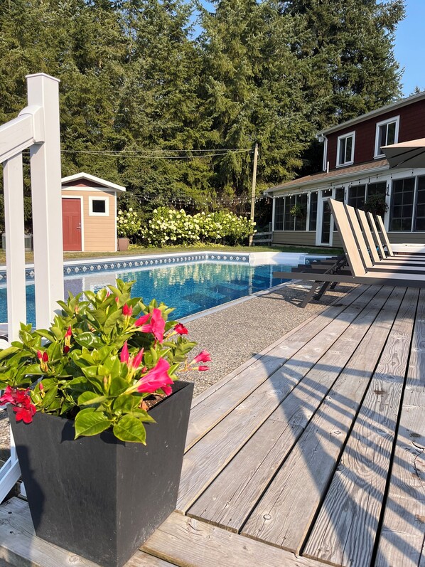 Outdoor pool, a heated pool