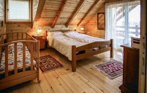 4 bedrooms, in-room safe, travel cot, free WiFi