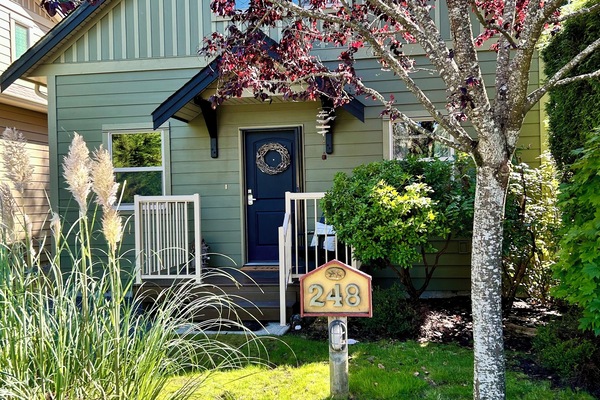 Front exterior, Welcome to Moon shell cottage