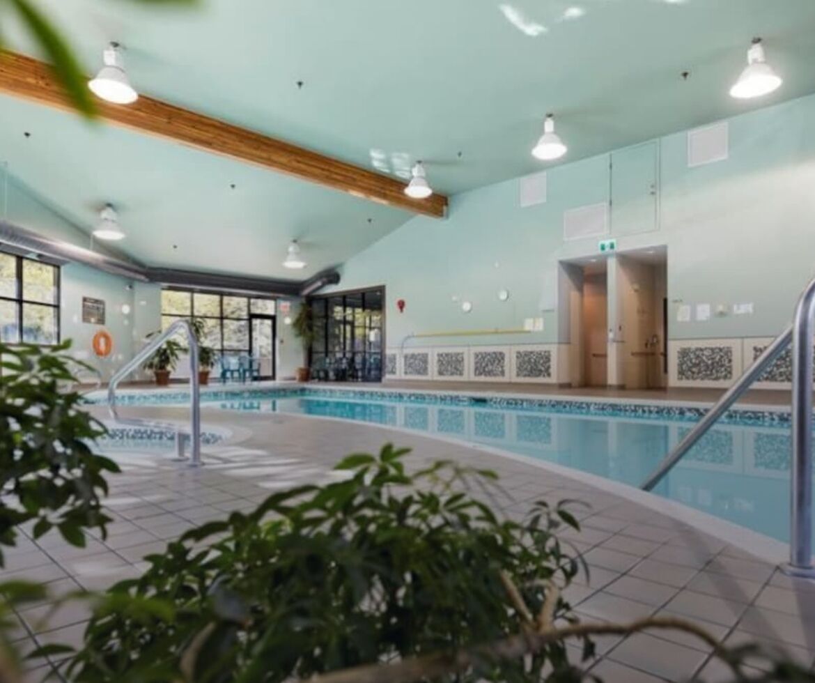 屋内プール、温水プール