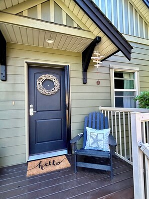 Exterior detail - Moon shell Cottage-a relaxing cozy retreat for all seasons. (Parksville)