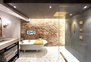 Shower, hair dryer, towels, soap - Family-friendly, Uptown New Orleans retreat, 4 blocks from St. Charles.  (New Orleans)