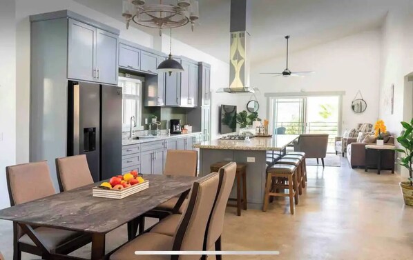 Dining - La Casa Del Valle
(Francisco Zarco)