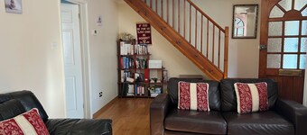 Spacious Home from Home! Perfect for Farnborough Airshow.