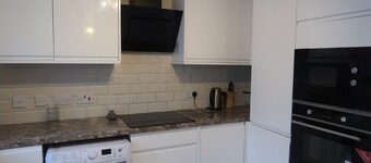 Spacious Home from Home! Perfect for Farnborough Airshow. 