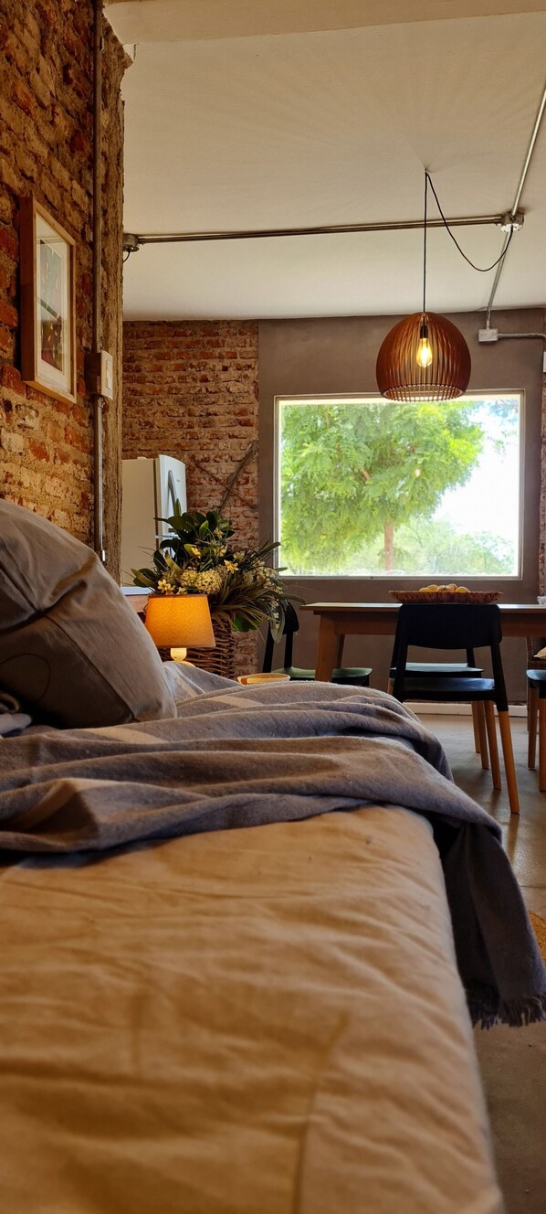 Smart TV 42 pulgadas con canales de televisión vía satélite, Netflix