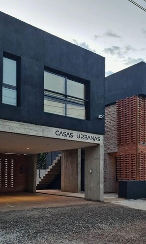 Fachada de la propiedad