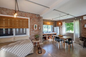 Smart TV 42 pulgadas con canales de televisión vía satélite, Netflix