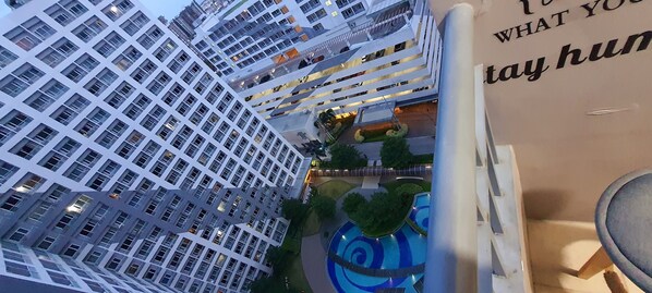 Pool - Chic building with 1 family bedroom and WiFi in Taguig. (Taguig)