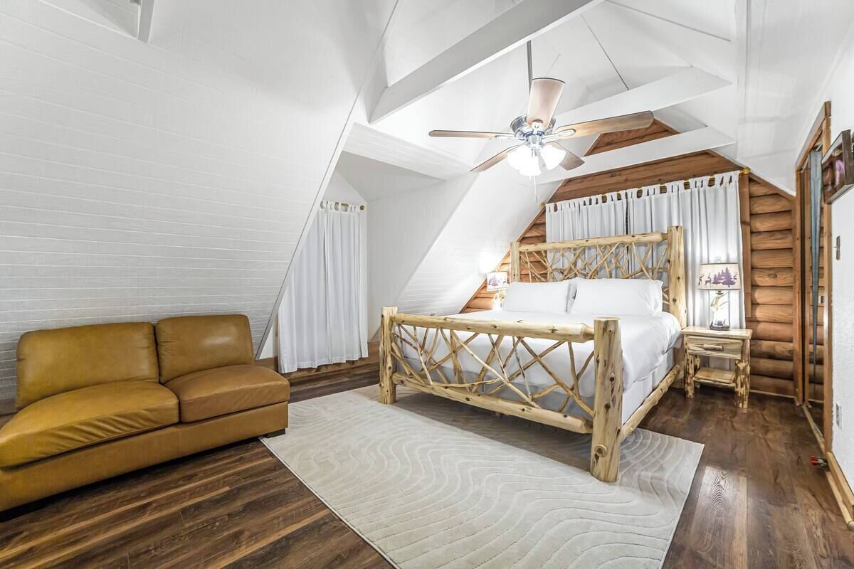 3 間睡房、房內夾萬、書桌、熨斗/熨衫板