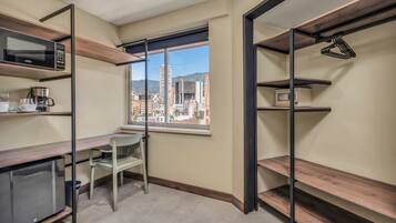1 bedroom, desk, laptop workspace, free WiFi