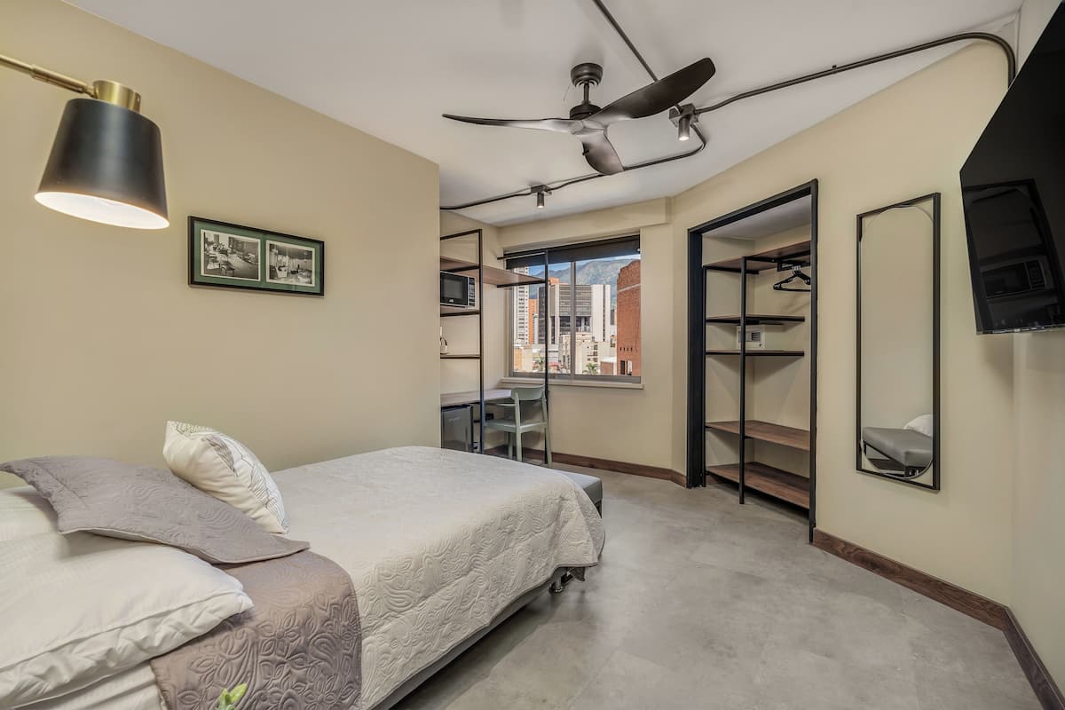 Loft (823) | 1 bedroom, desk, laptop workspace, free WiFi