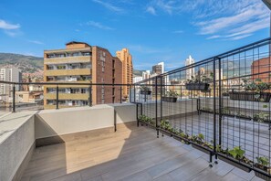 Loft (825) | Terrace/patio - Nutibara Express by HOUSY HOST (Medellín)