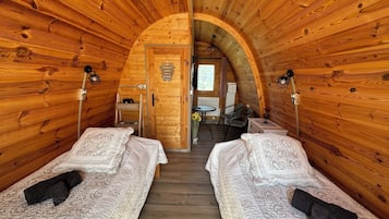 Comfort tweepersoonskamer | Luxe beddengoed, individueel gedecoreerd, individueel gemeubileerd