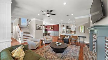 TV, peis og stereoanlegg