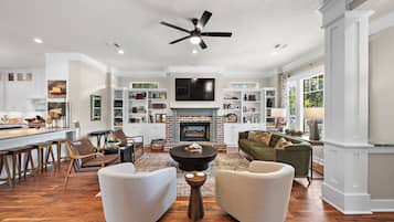 TV, peis og stereoanlegg