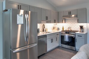 Microwave, oven, stovetop, dishwasher - Modern Asheville home_brand new! Your perfect mountain getaway awaits! 
 (Asheville)