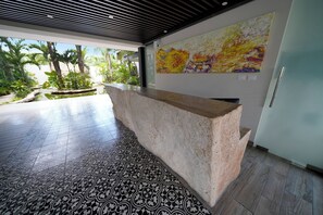 Lobby - Modern in the Heart of the City:24/7 Security & Rooftop Pool with Stunning Views (Playa del Carmen)