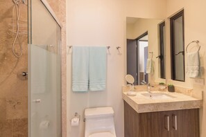 Shower, hair dryer, towels, soap - Modern in the Heart of the City:24/7 Security & Rooftop Pool with Stunning Views (Playa del Carmen)