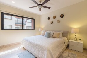 1 bedroom, in-room safe, iron/ironing board, free WiFi - Modern in the Heart of the City:24/7 Security & Rooftop Pool with Stunning Views (Playa del Carmen)
