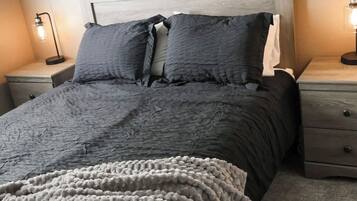 3 bedrooms, desk, iron/ironing board, WiFi