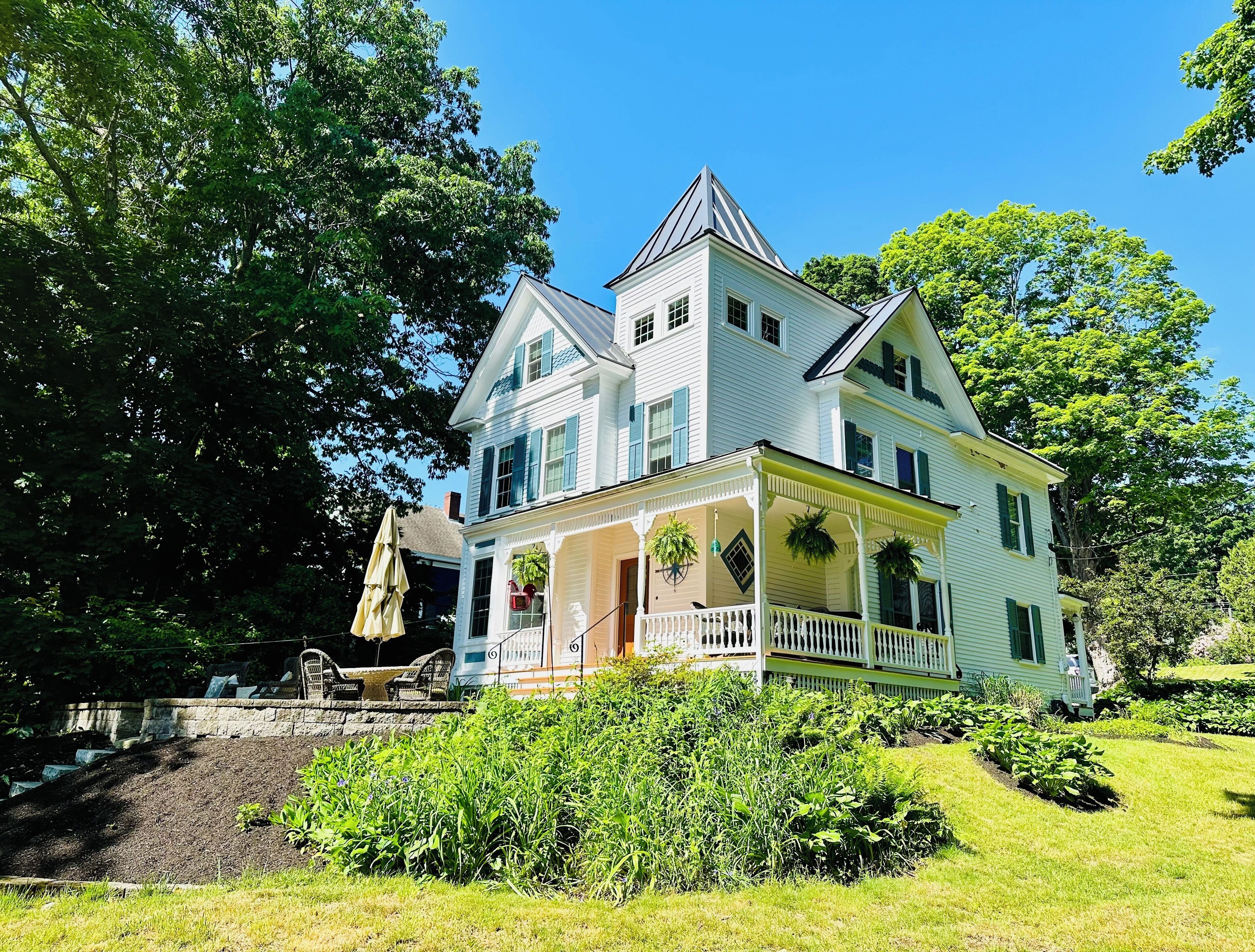 Vacation or Short-term rental. Spacious 4-bedroom house in welcoming Hallowell.