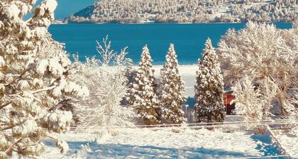 🌲Lake View Nature House with Theatre, Game Room, and Gym🌲