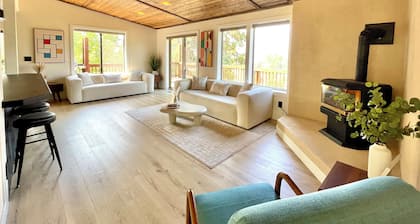 🌲Lake View Nature House with Theatre, Game Room, and Gym🌲