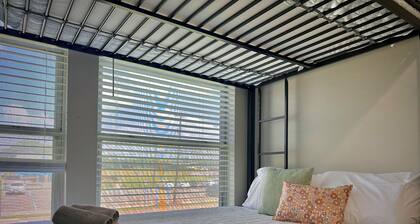 Charming 2-bedroom apartment with AC, washer/dryer, WiFi in Sherman and pool