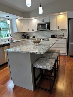 Fridge, microwave, oven, stovetop - Perfect 3-bedroom family house in beautiful Westerly, Rhode Island! (Westerly)