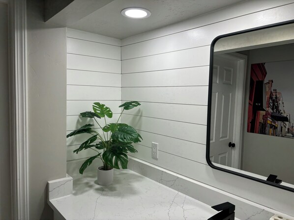 Interior - Charming Modern Bungalow Conveniently Located Between Downtown and Liberty Park (Salt Lake City)